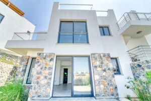 Dejablue 2 bed garden